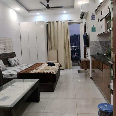 The Forest Stays-Luxury Studio Apartment In Нойда Экстерьер фото