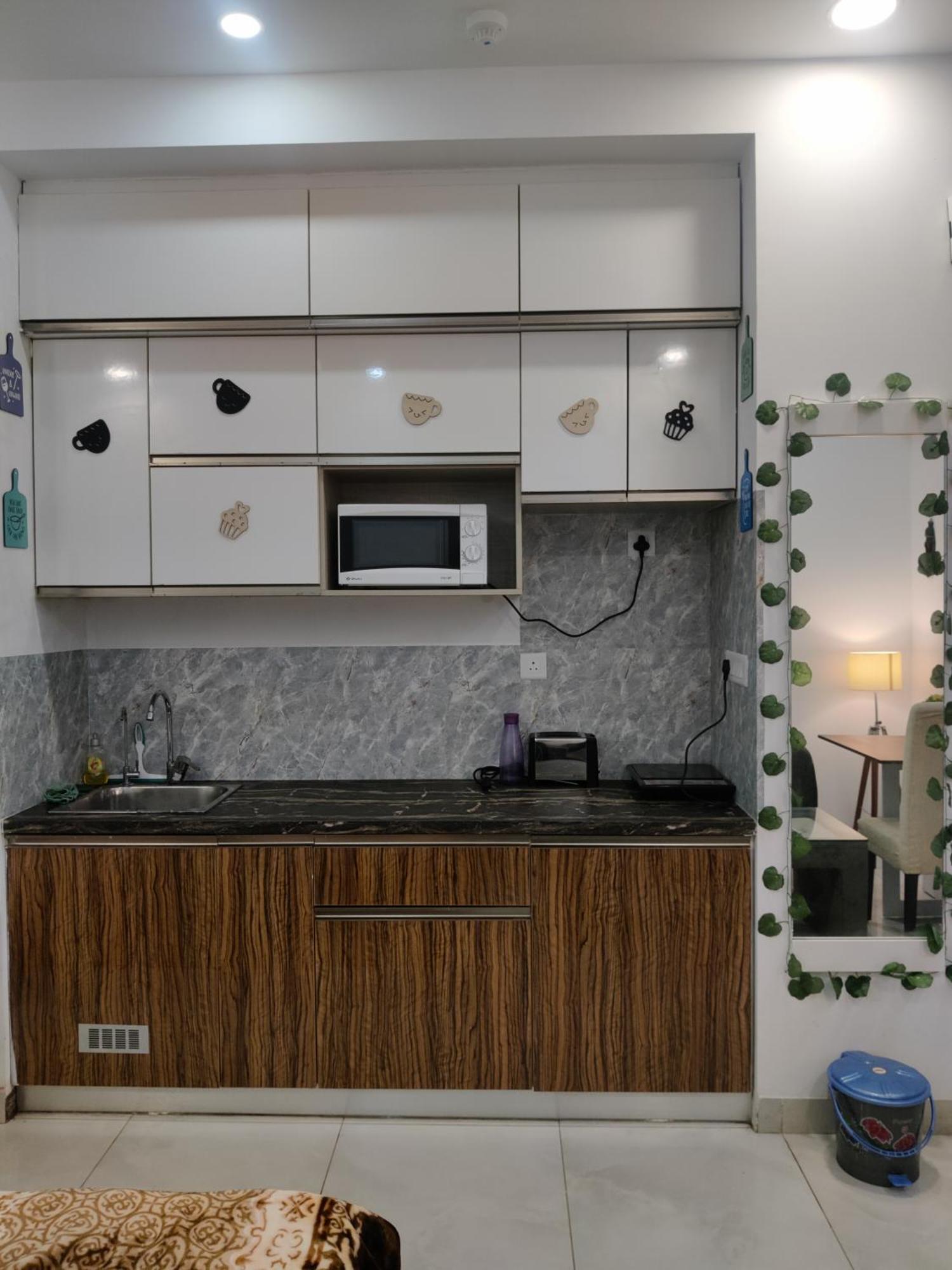 The Forest Stays-Luxury Studio Apartment In Нойда Экстерьер фото