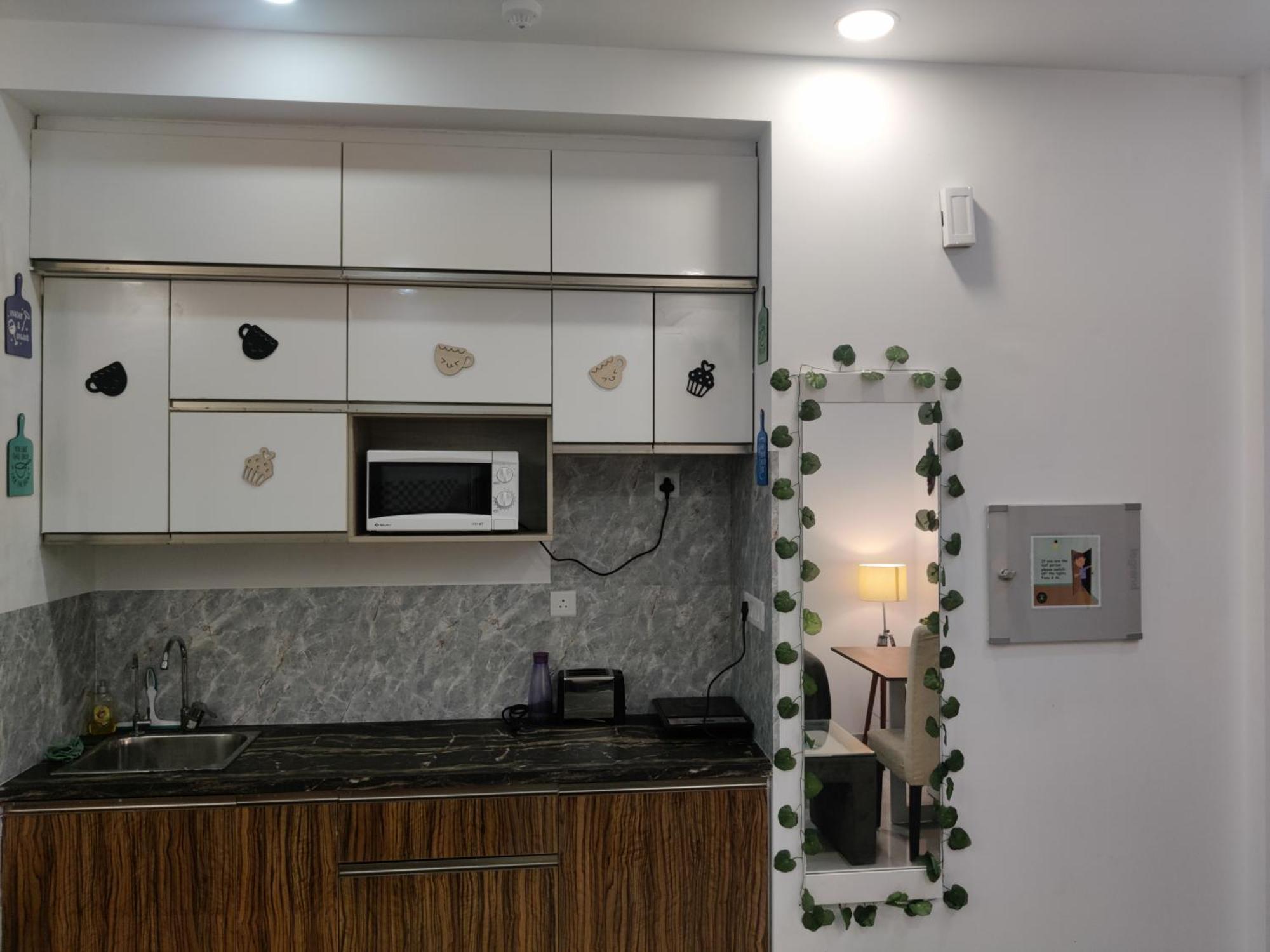 The Forest Stays-Luxury Studio Apartment In Нойда Экстерьер фото
